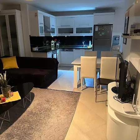 Denize Sifir Guenluek Kiralik Daire * Аланія